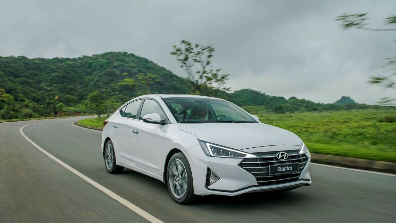 Giá lăn bánh Hyundai Elantra 2.0 AT tạm tính