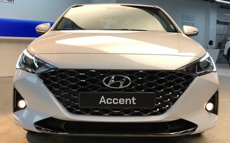 So sánh ngoại thất Hyundai Accent và Kia Soluto